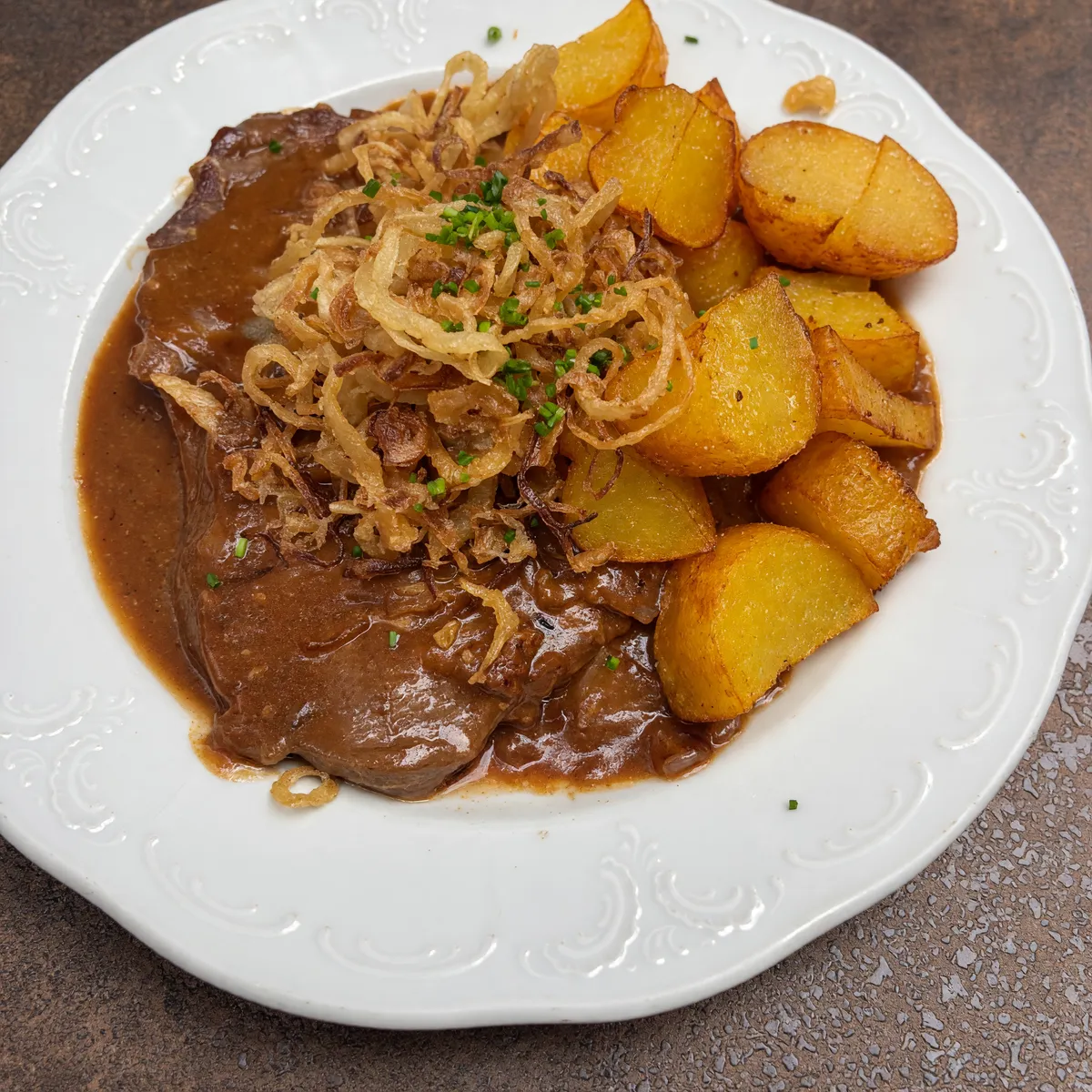 Rostbraten mit Röstzwiebeln und Braterdäpfeln